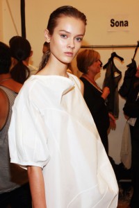 Calvin+Klein+Backstage+Spring+2010+MBFW+t6X4gleUFQRl 200x300 New York Fashion Week Spring 2010  Last Day!