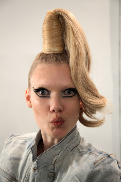 Jeremy+Scott+Backstage+Fall+2010+MBFW+S7ddydIeSk5l New York Fashion Week Makeup A/W 2010 Day 6 + 7
