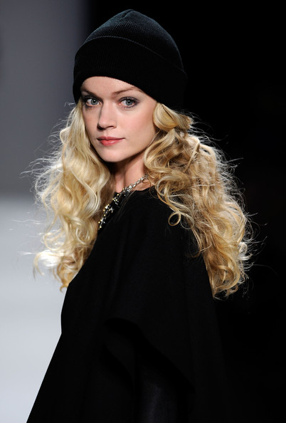 Nicole+Miller+Runway+Fall+2010 Makeup Nicole+Miller+Runway+Fall+2010+MBFW+V2NRVYlDQU6l New York Fashion Week Makeup A/W 2010 Day 2