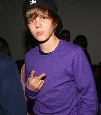 Justin+Bieber+Justin WHY Does Justin Bieber Have a Nail Polish Collection??
