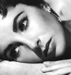 ElizabethTaylor ElizabethTaylor Elizabeth Taylor The Passing of a Beauty Icon