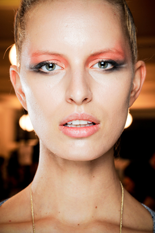 00230m A/W 2011 Haute Couture: Armani Prive